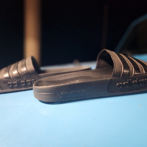 Adidas M11- ADILETTE ALL BLACK SANDAL - Picture 2 of 5